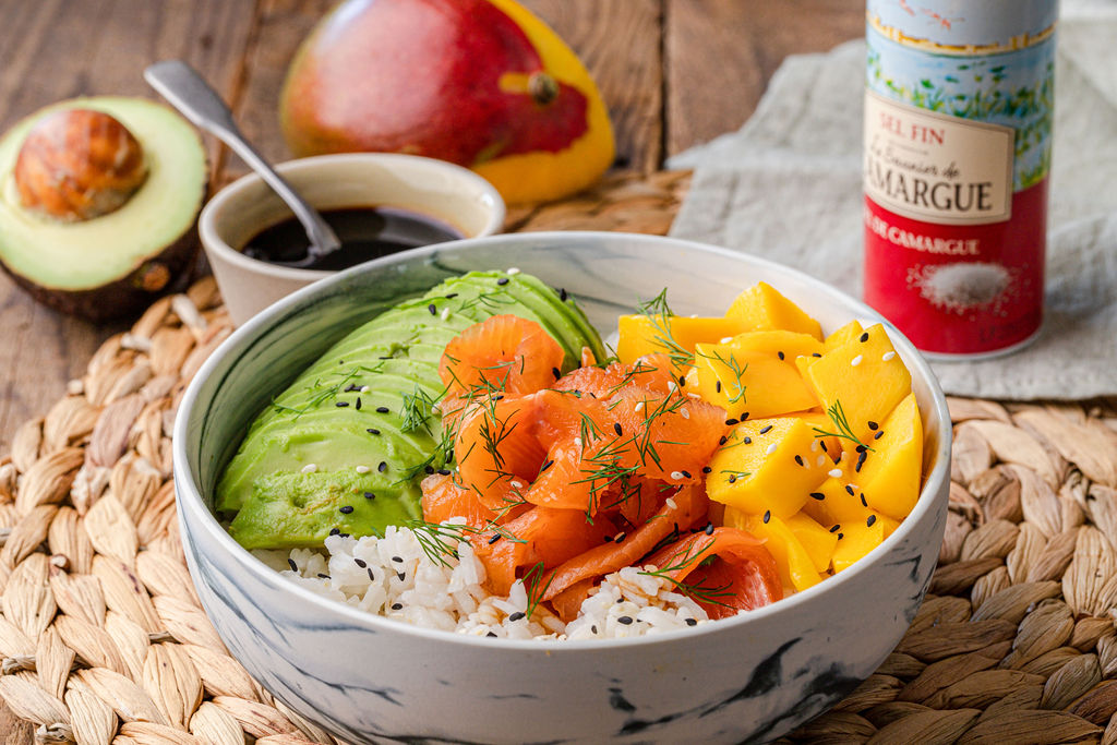 recette du Bowl de Saumon gravlax, avocat et mangue, sauce soja sucrée recette du Bowl de Saumon gravlax, avocat et mangue, sauce soja sucrée