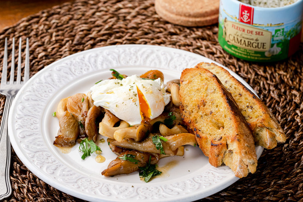 Recette des Pleurotes au beurre noisette oeuf poché et vinaigre balsamique par La baleine Recette des Pleurotes au beurre noisette oeuf poché et vinaigre balsamique par La baleine